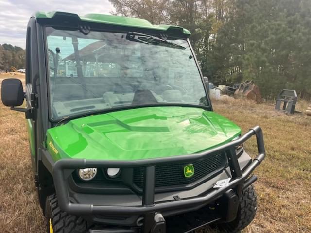 Image of John Deere XUV 835R equipment image 2