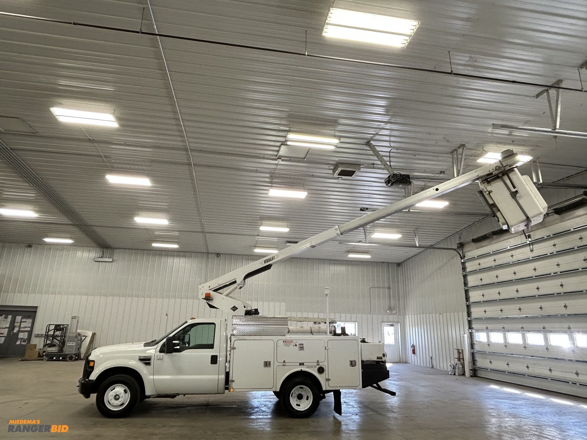 2009 Ford F-350 Equipment Image0