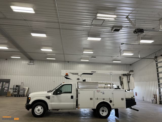 Image of Ford F-350 equipment image 2