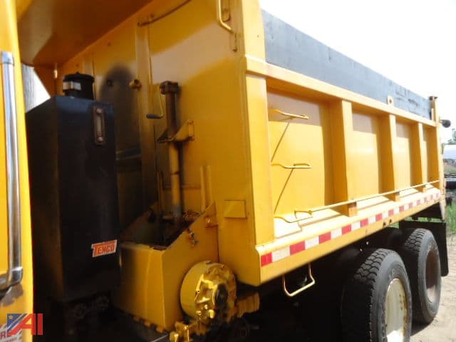 Image of International WorkStar 7600 equipment image 2