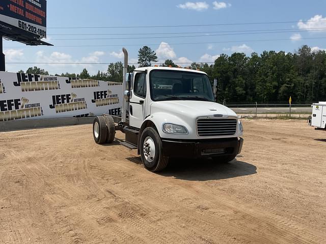 Image of Freightliner M2 equipment image 2