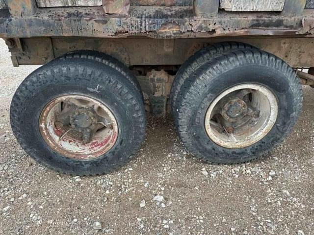 Image of Ford 8000 equipment image 4