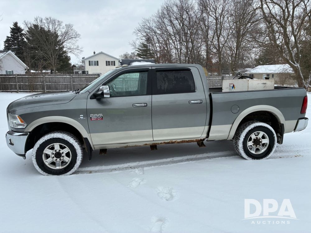 2010 Dodge Ram 3500 Equipment Image0