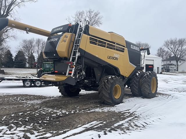 Image of CLAAS LEXION 740 equipment image 4