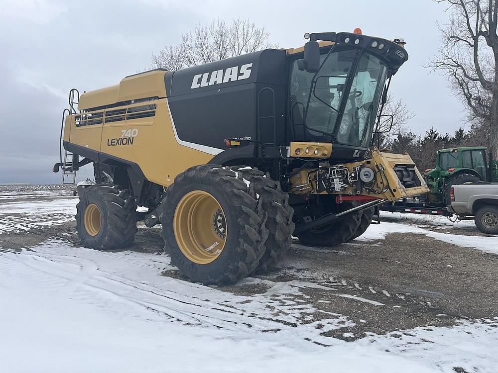 Image of CLAAS LEXION 740 Primary image