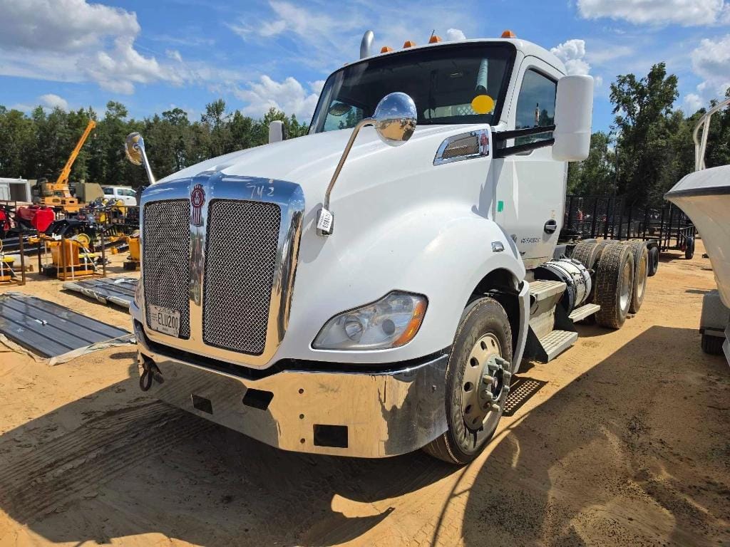 2015 Kenworth T680 Equipment Image0