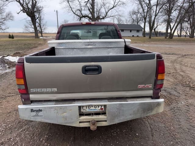 Image of Chevrolet 2500 equipment image 3