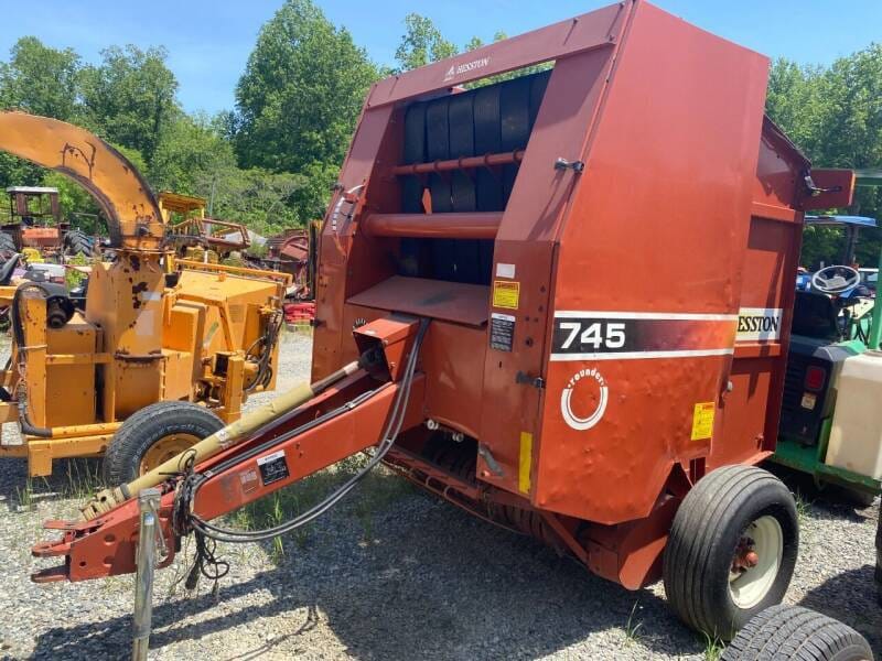 Hesston 745 Equipment Image0