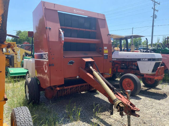 Image of Hesston 745 equipment image 1