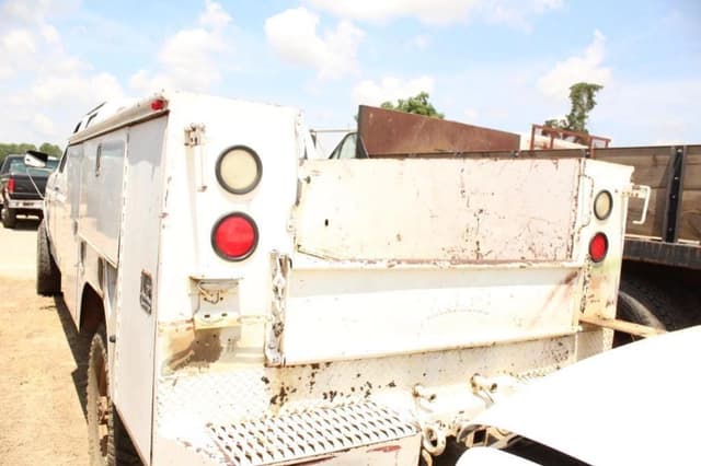 Image of Ford F-350 equipment image 2