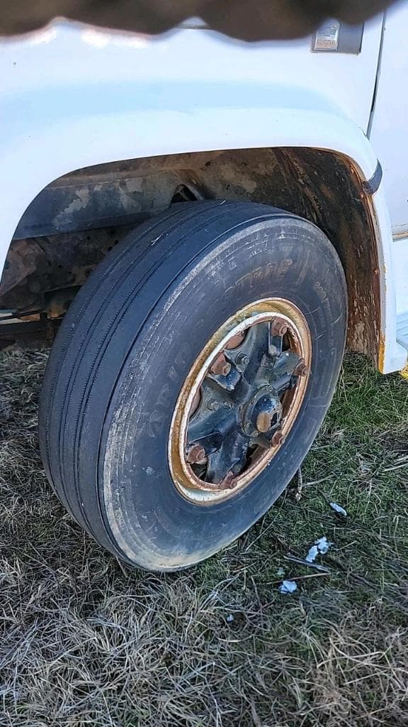 Image of Chevrolet C70 equipment image 2