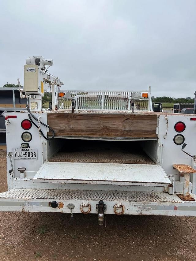 Image of Ford F-450 equipment image 3