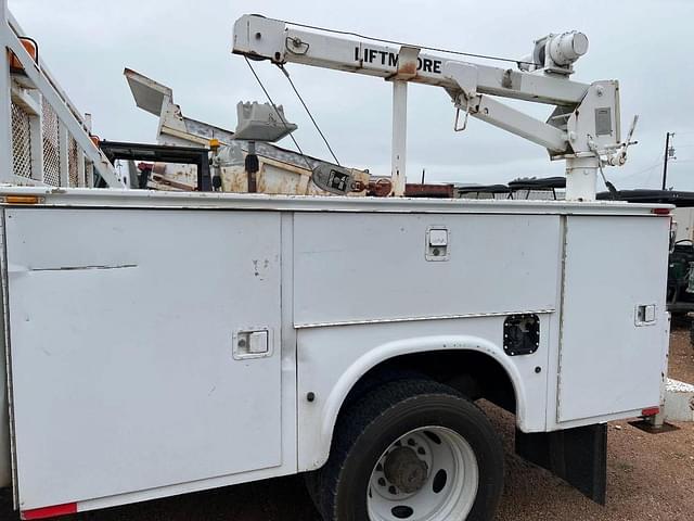 Image of Ford F-450 equipment image 2