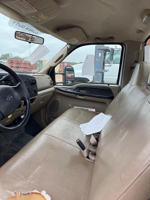 Image of Ford F-450 equipment image 4