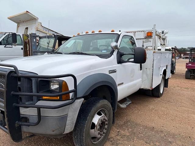 Image of Ford F-450 equipment image 1
