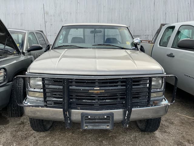 Image of Chevrolet 2500 equipment image 1
