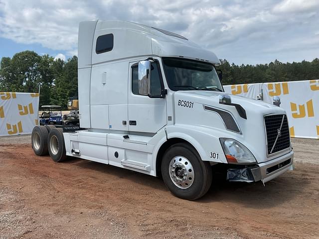 Image of Volvo VNL equipment image 2