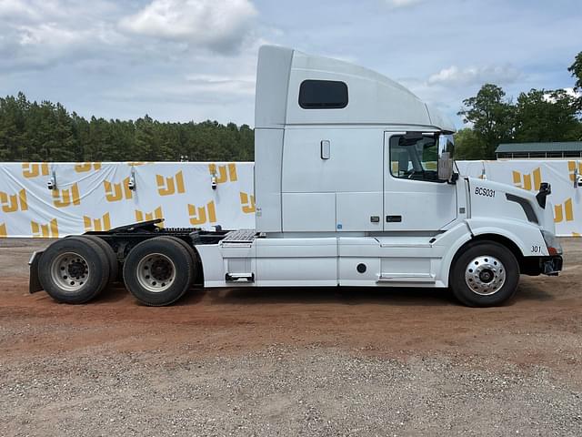 Image of Volvo VNL equipment image 3