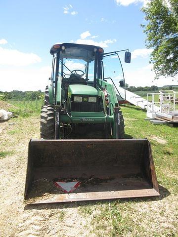 Image of John Deere 5520 equipment image 1