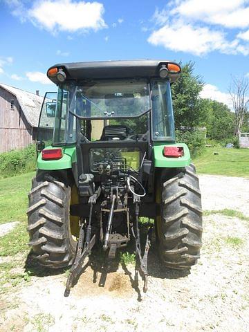 Image of John Deere 5520 equipment image 4