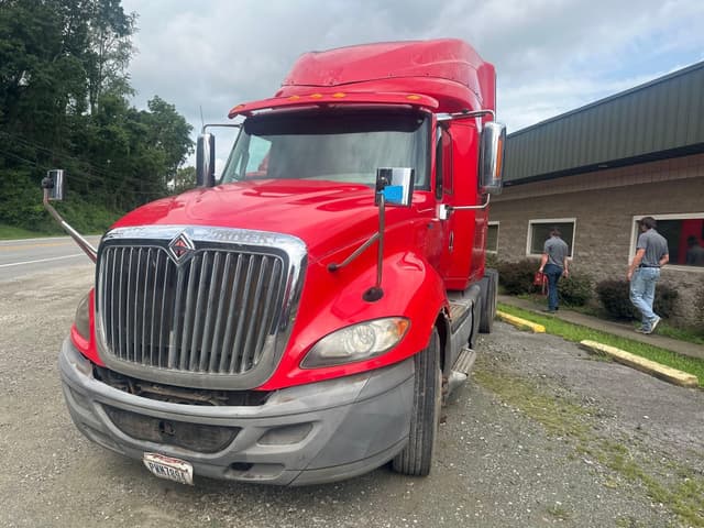Image of International ProStar Plus 122 equipment image 1
