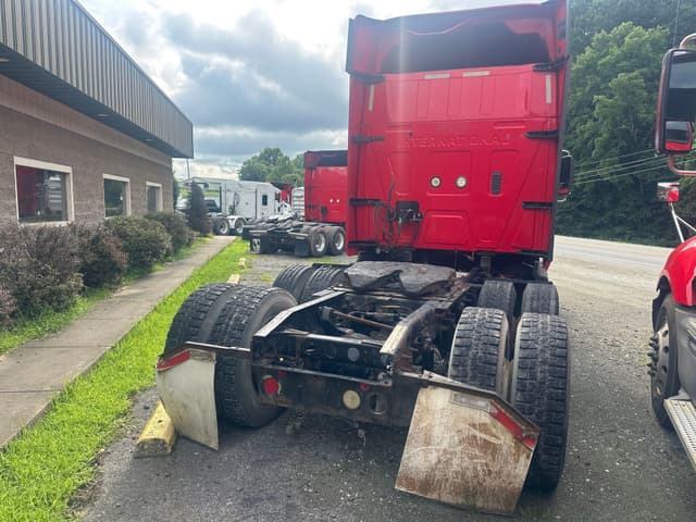 Image of International ProStar Plus 122 equipment image 3