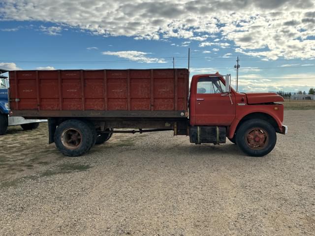 Image of GMC 5500 equipment image 3