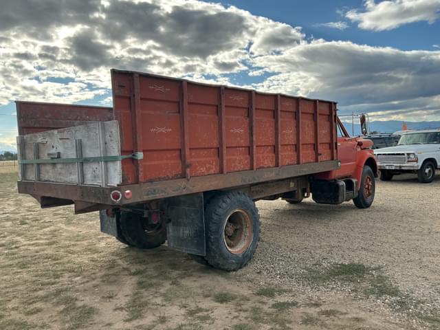 Image of GMC 5500 equipment image 4