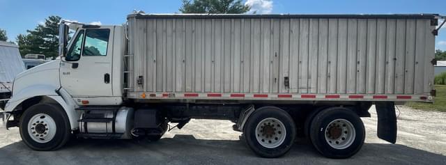 Image of International 8600 equipment image 3
