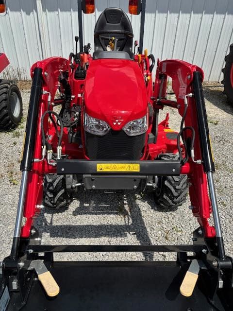 Image of Massey Ferguson GC1723E equipment image 1