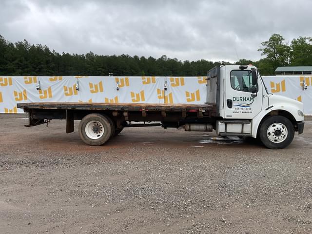 Image of Freightliner M2 equipment image 3