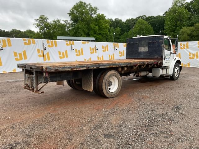 Image of Freightliner M2 equipment image 4