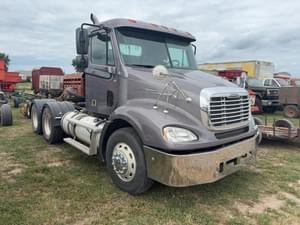 2005 Freightliner Columbia Image