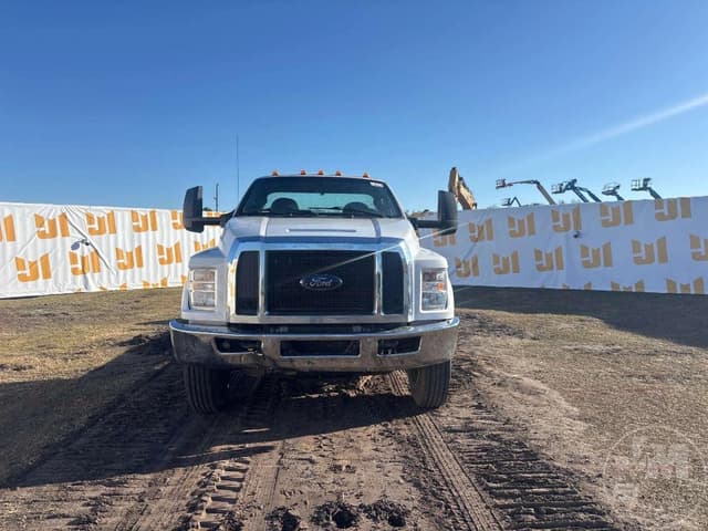 Image of Ford F-750 equipment image 1