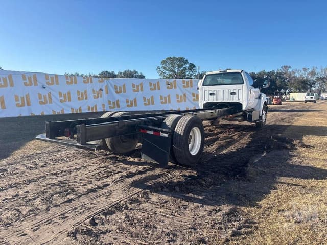 Image of Ford F-750 equipment image 4