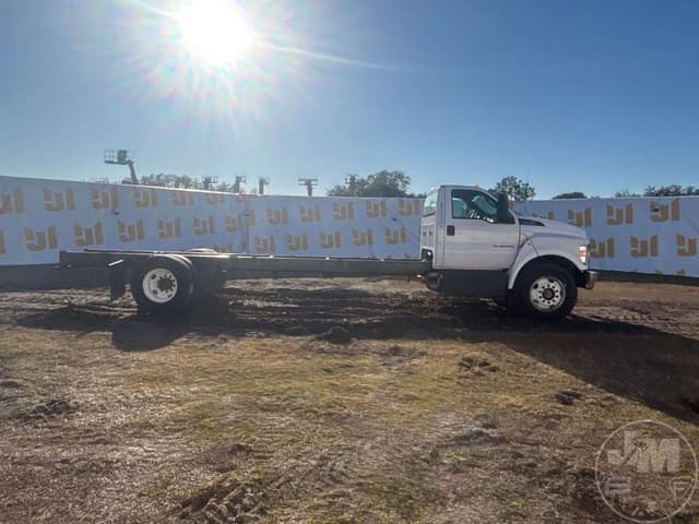 Image of Ford F-750 equipment image 3