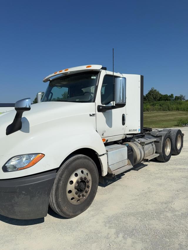 Image of International LT625 equipment image 3