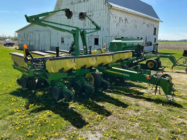 Image of John Deere 1760 equipment image 2