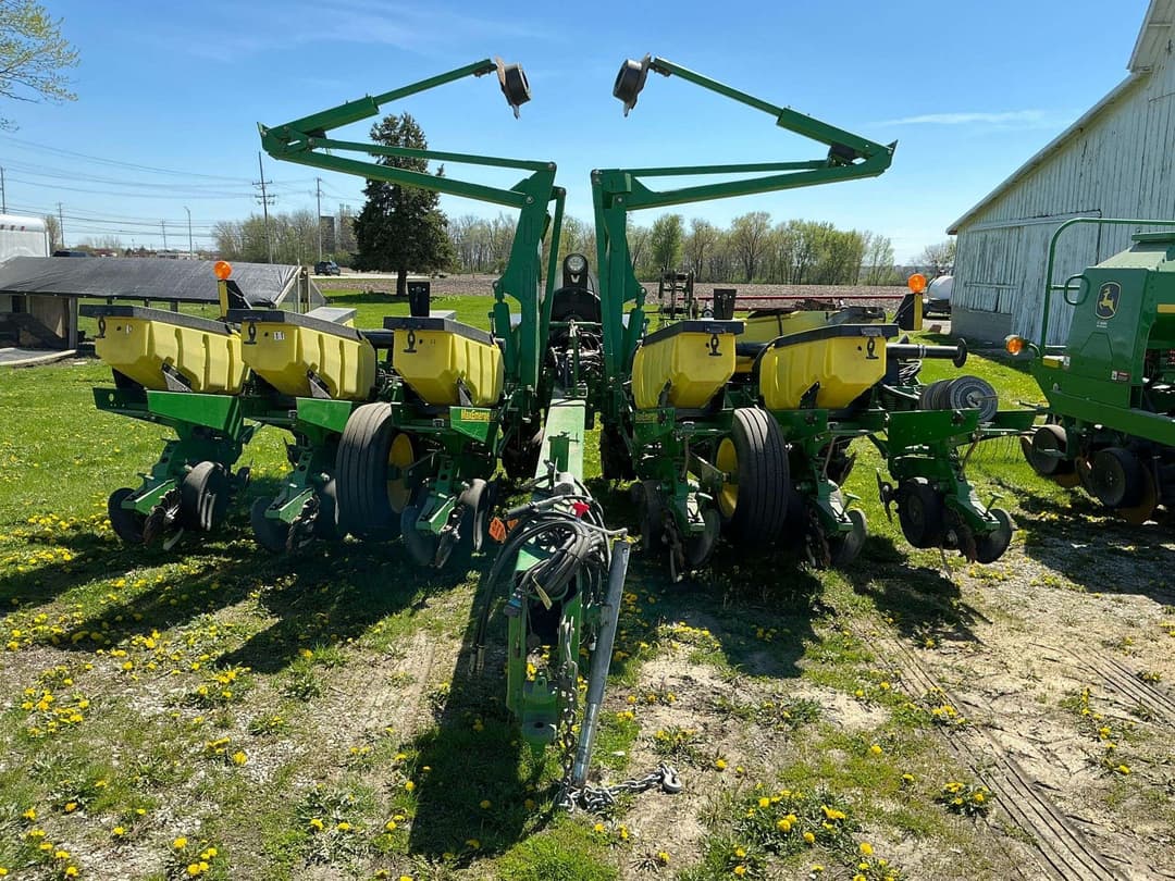 Image of John Deere 1760 Primary image