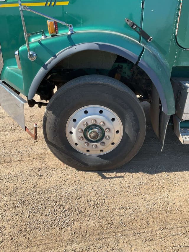 Image of Freightliner FLDSH equipment image 4