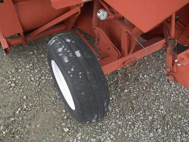 Image of Hesston 4650 equipment image 4