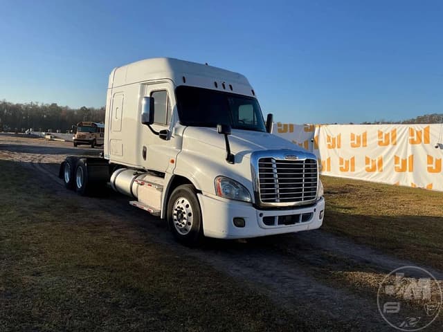 Image of Freightliner Cascadia equipment image 2