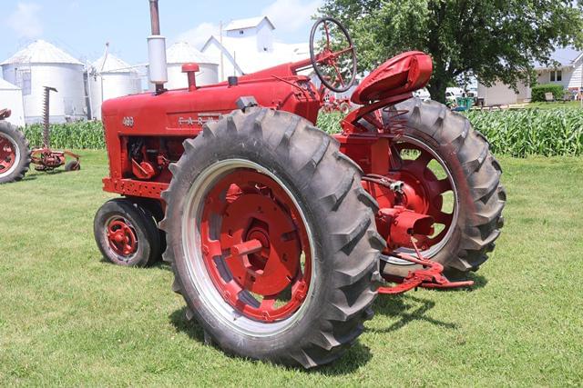 Image of Farmall 400 equipment image 2