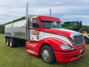 2003 Freightliner Columbia Image