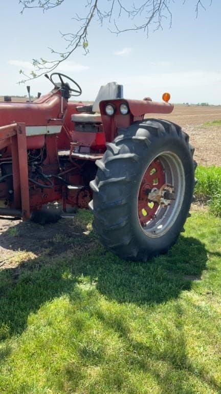 Image of International Harvester 756 equipment image 2