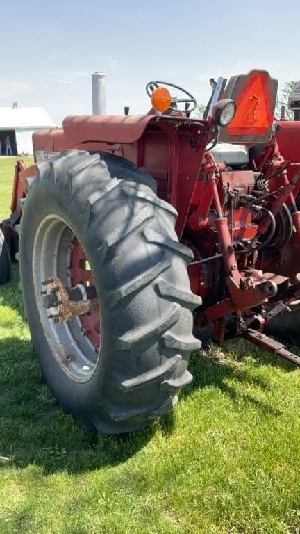 Image of International Harvester 756 equipment image 3