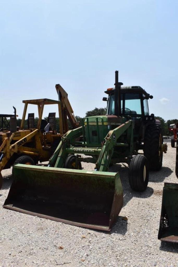 John Deere 4440 Equipment Image0