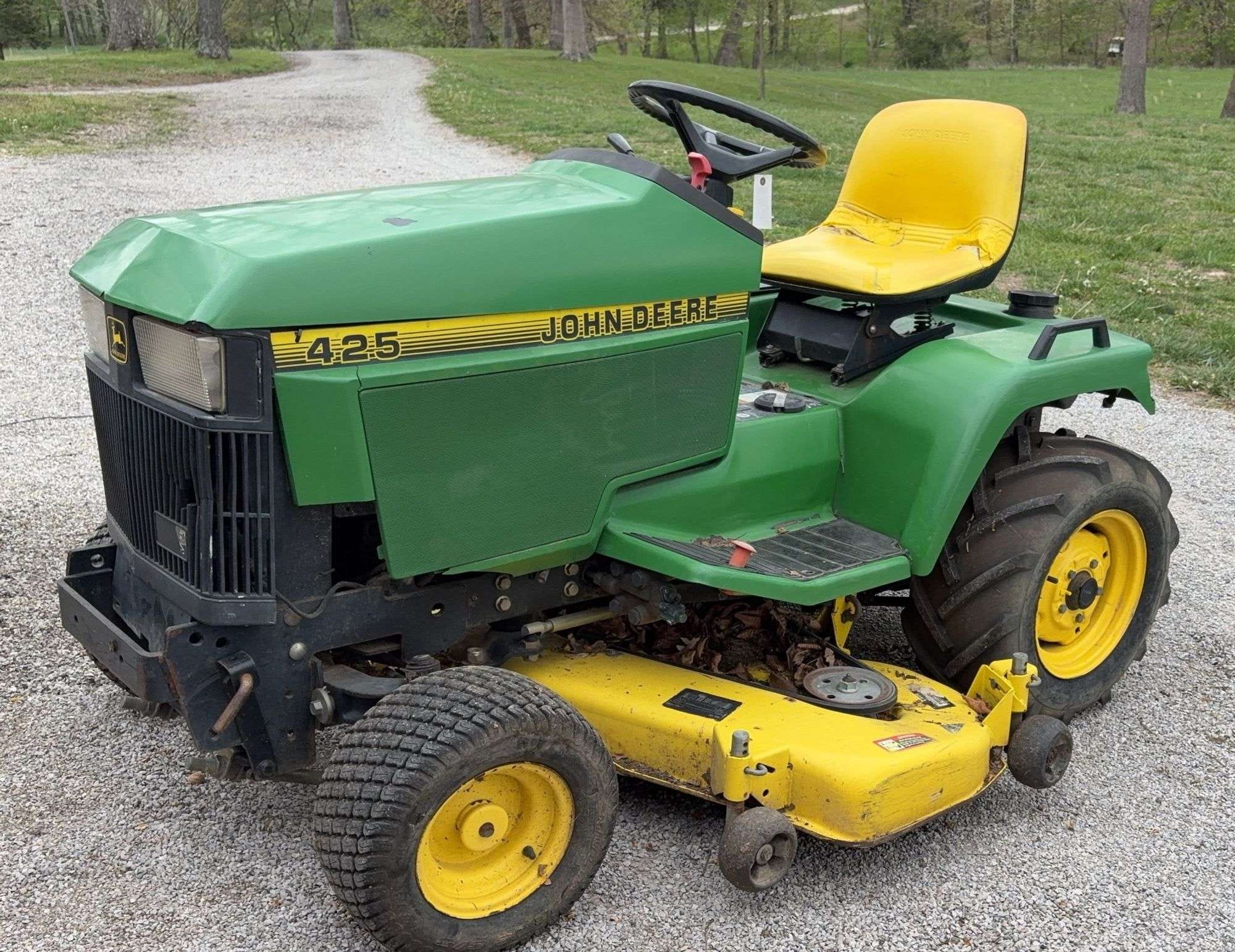 John Deere 425 Equipment Image0