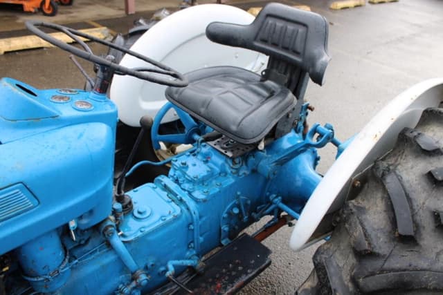 Image of Ford 2000 equipment image 4