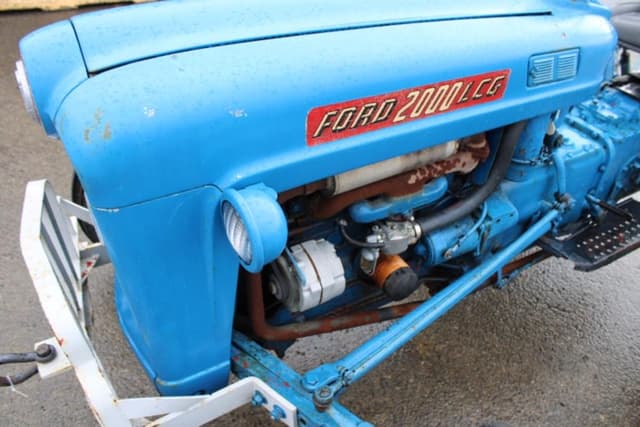 Image of Ford 2000 equipment image 3